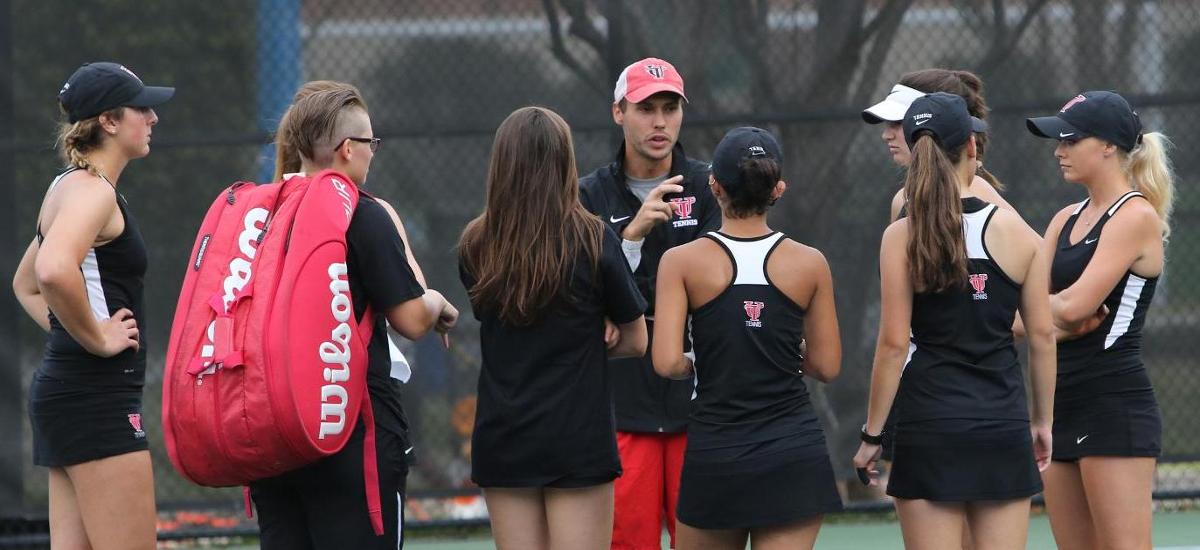 Hawaii Trip Ends in Memorable Fashion for UT Tennis
