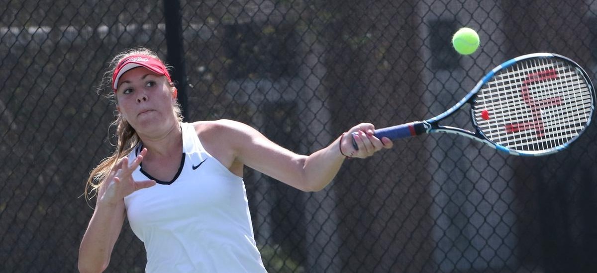 Tars Conquer Spartans in Singles Play