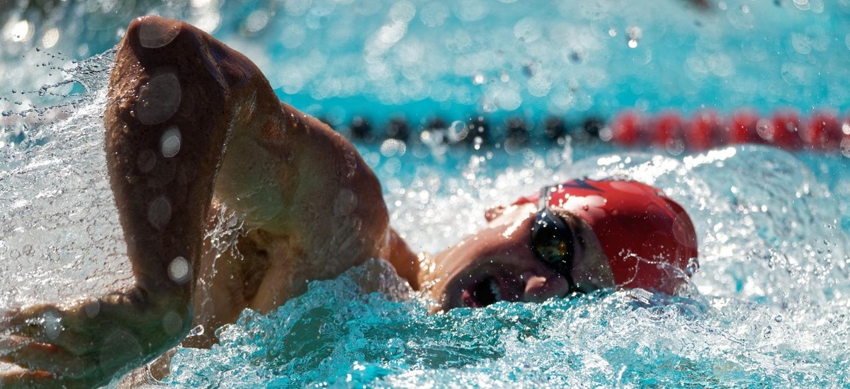 UT Swimmers Dominate Keiser on Senior Day