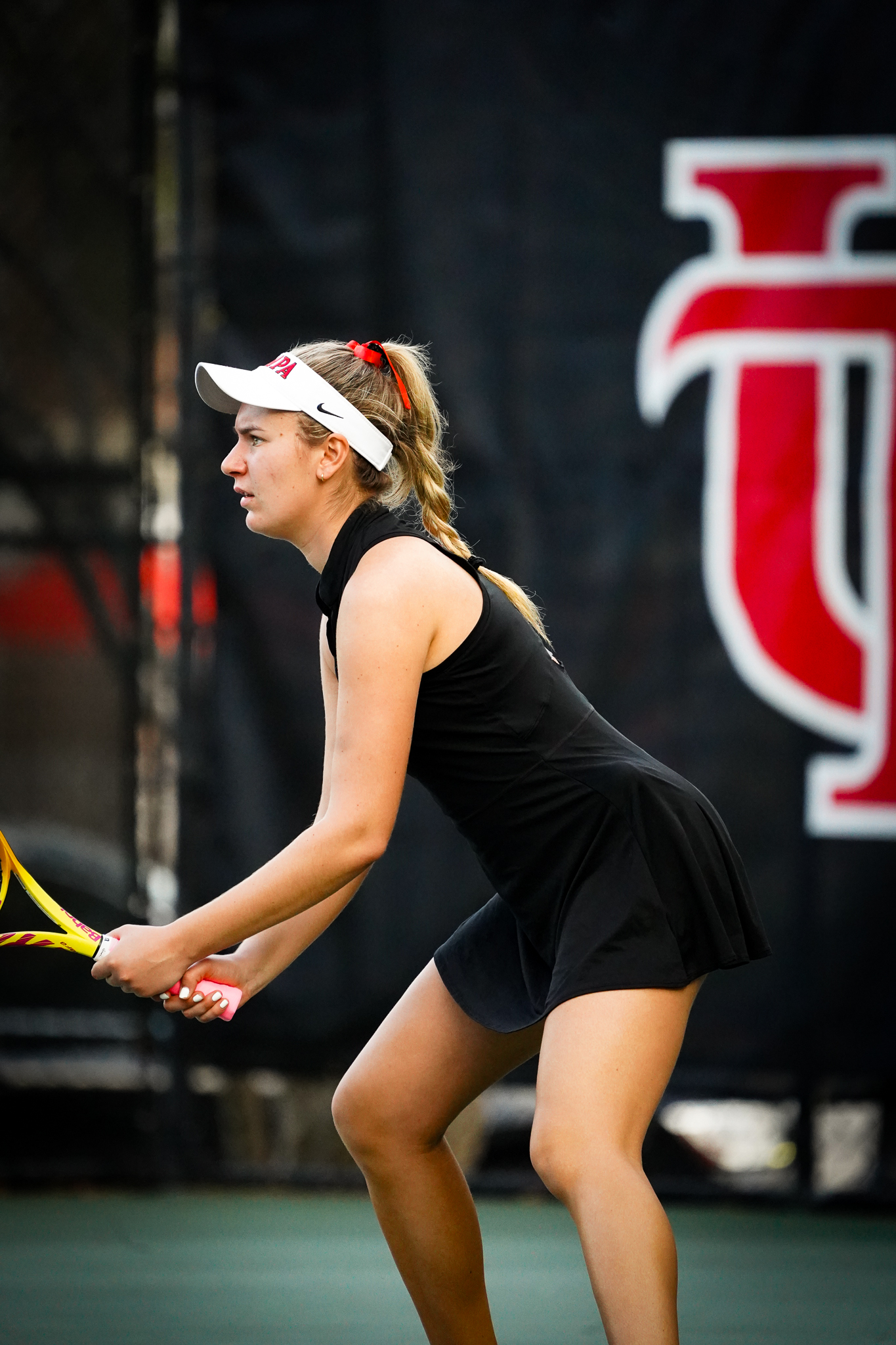 Tampa Sweeps Tennessee Matches